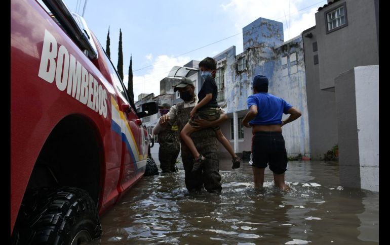 Siguen en marcha las actividades de saneamiento en los inmuebles por parte de autoridades civiles y estatales. ESPECIAL