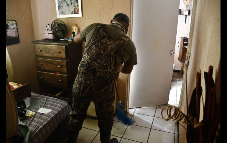 Siguen en marcha las actividades de saneamiento en los inmuebles por parte de autoridades civiles y estatales. ESPECIAL