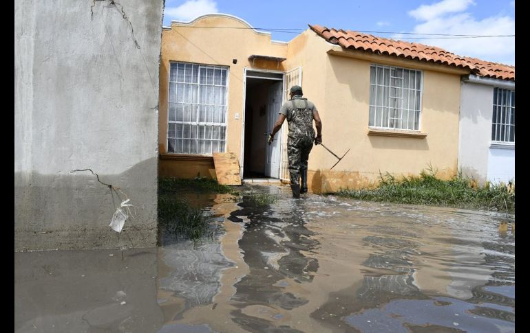 Siguen en marcha las actividades de saneamiento en los inmuebles por parte de autoridades civiles y estatales. ESPECIAL
