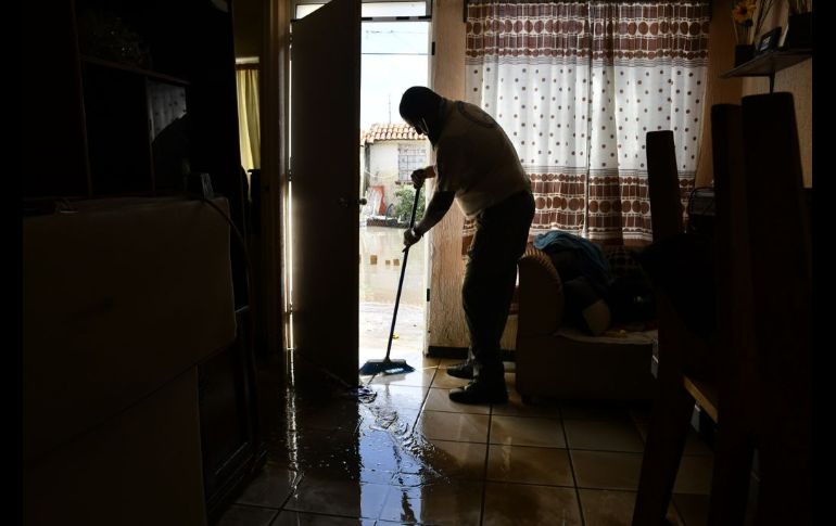 Siguen en marcha las actividades de saneamiento en los inmuebles por parte de autoridades civiles y estatales. ESPECIAL