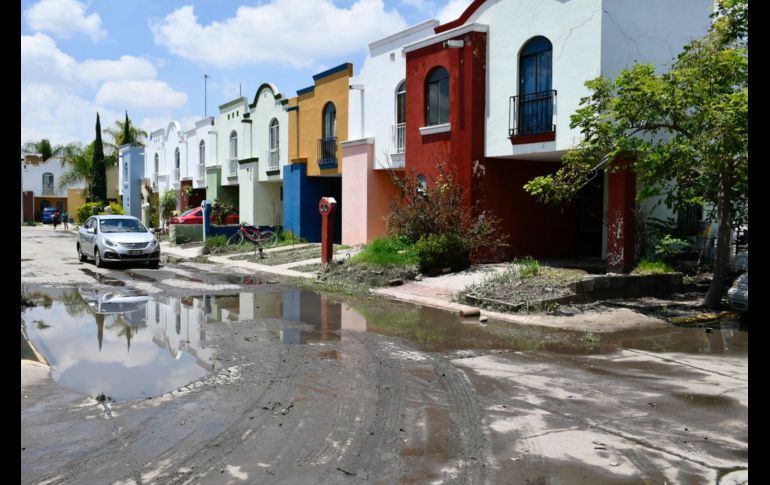 Siguen en marcha las actividades de saneamiento en los inmuebles por parte de autoridades civiles y estatales. ESPECIAL