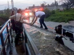 La pareja rescatada no fue dañada por el incidente. ESPECIAL