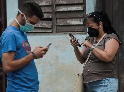 Quizá ya te has percatado de que tu datos móviles se agotan muy rápido, al poco tiempo de haber hecho alguna recarga, y lo peor es que sientes que casi no los has utilizado. AFP / Y. Lage