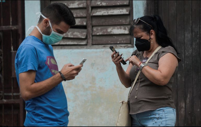 Quizá ya te has percatado de que tu datos móviles se agotan muy rápido, al poco tiempo de haber hecho alguna recarga, y lo peor es que sientes que casi no los has utilizado. AFP / Y. Lage