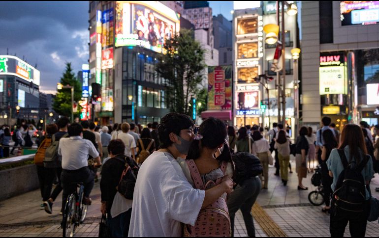 La capital japonesa está bajo su cuarto estado de emergencia, que comenzó el lunes y requiere que los restaurantes y bares cierren antes y no sirvan alcohol durante la cita olímpica, que arranca el 23 de julio. AFP / P. Fong