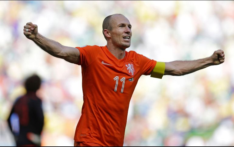 Célebre por su pie izquierdo de gran calidad y sus regates, Robben cuelga definitivamente las botas, un año después de haber interrumpido su jubilación para una última aventura fallida en la Eredivisie. AP / ARCHIVO