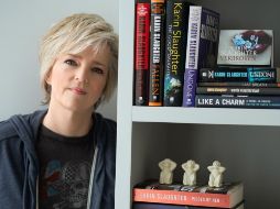 Karin Slaughter expone que una de sus preocupaciones como ciudadana es la promoción de la lectura a través de las bibliotecas. ESPECIAL