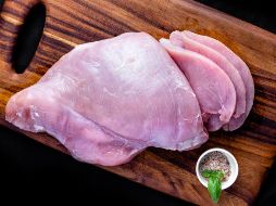 El pollo es una carne blanca, magra y baja en grasa. ESPECIAL/Photo by Eiliv-Sonas Aceron on Unsplash.