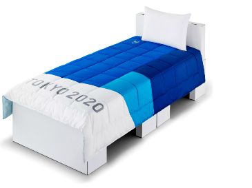 Las camas donde descansarán los atletas son de cartón, fabricadas con productos reciclados y que sólo aguantan un peso máximo de 200 kilos y no resistirán movimientos bruscos, o muy bruscos. EFE / ARCHIVO