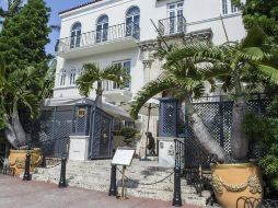 Vista de la fachada de la Villa Casa Casuarina, mansión donde vivió el diseñador italiano Gianni Versace, en Miami Beach. EFE/ARCHIVO