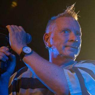 Exintegrantes de Sex Pistols demandan al cantante Johnny Rotten