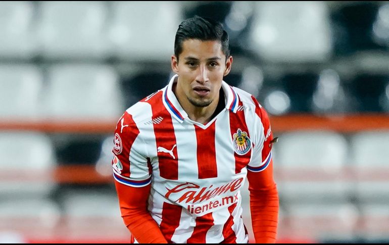 Carlos Cisneros marcó dos goles para que las Chivas pudieran vencer a los hidalguenses. IMAGO7