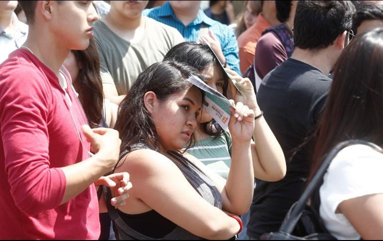 Recomiendan hidratar a los más vulnerables, evitar salir cuando se presenten altas temperaturas y tomar muchos líquidos. EL INFORMADOR / ARCHIVO