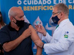 Brasil, con 212 millones de habitantes, suma ya casi 540 mil muertes por COVID. EFE/J. Alves