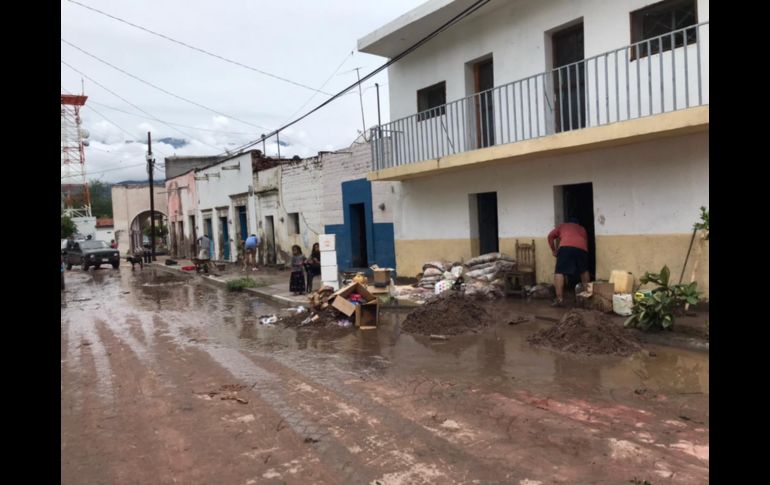 Durante la limpieza y desazolve participaron alrededor de 200 personas. ESPECIAL