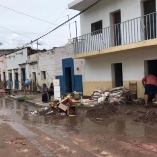 Protección Civil brinda apoyo a Chimaltitán por desbordamiento de arroyo