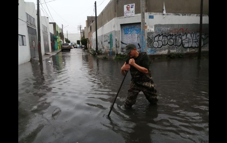 Vehículos varados, inundaciones y afectaciones en algunas fincas fue el saldo de este viernes. ESPECIAL