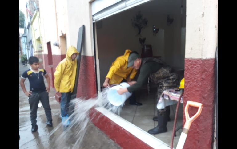 Vehículos varados, inundaciones y afectaciones en algunas fincas fue el saldo de este viernes. ESPECIAL