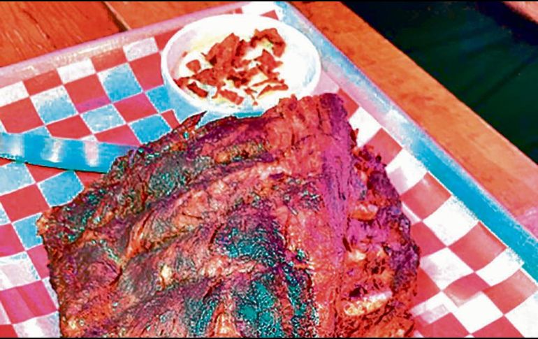 Porkos ofrece speare ribs, que son mucho más grandes y con mas carne. ESPECIAL