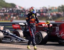 Pérez tuvo un mal fin de semana y terminó en el puesto número 16 en el Gran Premio de Inglaterra. EFE / L. Baron