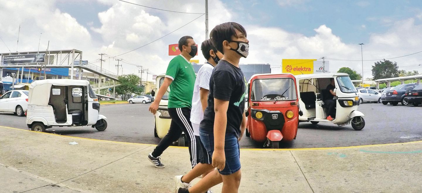 SANTA FE. Tlajomulco de Zúñiga es el municipio que cuenta con más mototaxis. Tan sólo en ese fraccionamiento circulan 174 unidades de este tipo de transporte sin regulación. EL INFORMADOR/ A.CAMACHO