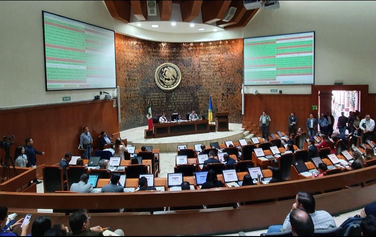 El titular del Poder Ejecutivo estatal asevera que pretenden aplicar la medida presentada en el Congreso de forma retroactiva y que combatirán jurídicamente a quienes defiendan mantener esa prestación. EL INFORMADOR / ARCHIVO