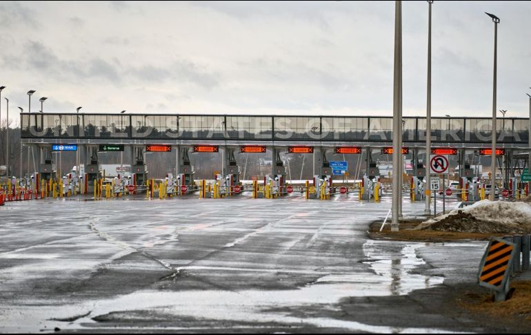 Desde marzo de 2020, Canadá cerró sus fronteras terrestres con Estados Unidos para todos los viajes considerados no esenciales y limitó la llegada por vía aérea a ciudadanos y residentes permanentes. EFE/ARCHIVO
