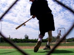 Los dos elementos del equipo de béisbol de México son Héctor Velázquez y Sammy Solís. AP/ARCHIVO