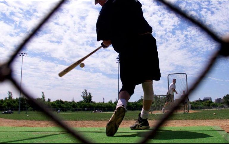 Los dos elementos del equipo de béisbol de México son Héctor Velázquez y Sammy Solís. AP/ARCHIVO