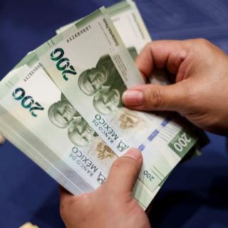 Peso y petróleo mexicano cierran el lunes con pérdidas