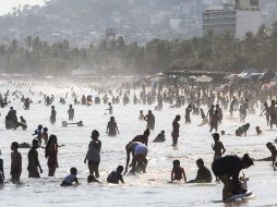 Expertos reiteran que la mejor manera de prevenir el contagio de COVID-19 es no salir de casa a menos de que sea indispensable. EFE / ARCHIVO