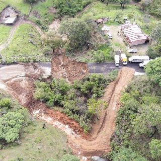 La SIOP rehabilita carreteras de Sayula y Jilotlán afectadas por socavones