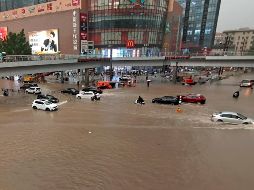 Vehículos varados en Zhengzhou. AP/Chinatopix 