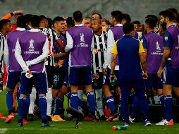 VIOLENCIA. Jugadores de Boca Juniors agredieron al personal de seguridad del estadio del Atlético Mineiro al finalizar el encuentro. EFE