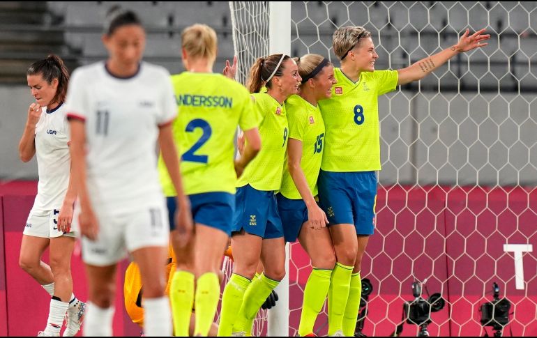 Lina Hurtig (#8) puso el 3-0 definitivo con un cabezazo en el segundo palo. EFE/K. Mayama