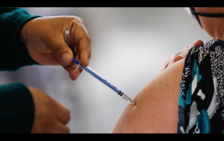 En las próximas horas, autoridades darán a conocer los procesos y criterios para la vacunación en Puerto Vallarta. XINHUA / ARCHIVO