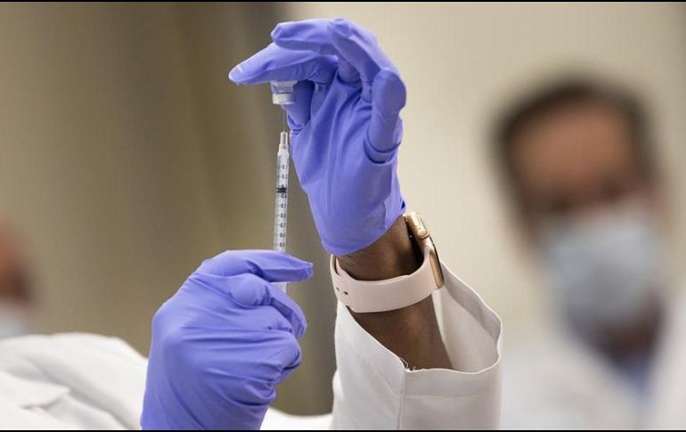 Informan que los pacientes de COVID son más jóvenes, muchos de entre 20 y 40 años, y que la mayoría no están vacunados. EFE/ARCHIVO