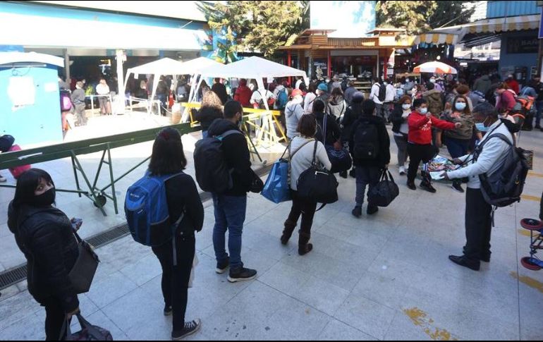 Chile registra hasta el momento 1.6 millones de contagios y más de 34 mil decesos. EFE/E. González