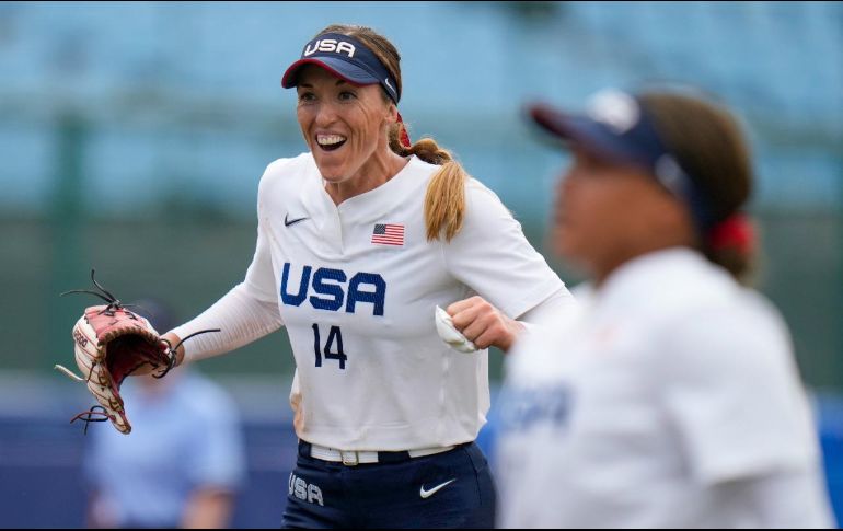 Mónica Abbott tiró siete entradas de un imparable, tres base por bolas y nueve ponches, que le dieron su primer triunfo en el concurso olímpico de sóftbol. AP/J. HONG