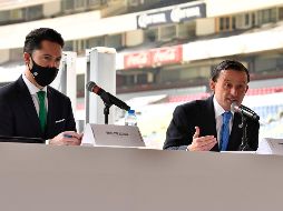 Mikel Arriola (D) se reunió ayer con Yon de Luisa, presidente de la FMF, para anunciar las acciones que tomarán en contra de los insultos discriminatorios en el futbol. Hoy dio positivo al virus. IMAGO7