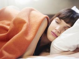 ¿Sería tu sueño tan tranquilo si supieras lo que puede rondar entre tus sábanas?. GETTY IMAGES /