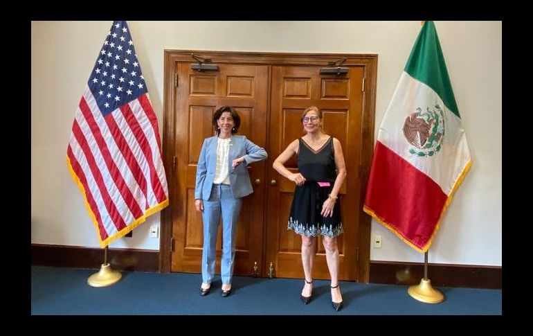 Tatiana Clouthier compartió en Twitter esta imagen de su reunión ayer con la secretaria de Comercio de Estados Unidos, Gina Raimondo. TWITTER@tatclouthier