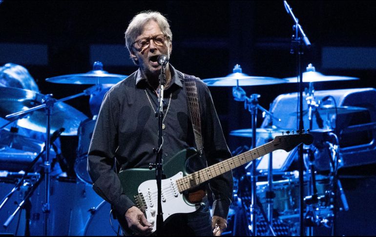 La reacción de Clapton también se debió a que Johnson el pasado lunes declaró que algunos de los placeres y oportunidades más importantes de la vida dependan cada vez más de la vacunación. AFP/ARCHIVO