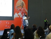 Durante su participación, Benito Santos compartió anécdotas y momentos que marcaron su carrera. ESPECIAL/INTERMODA