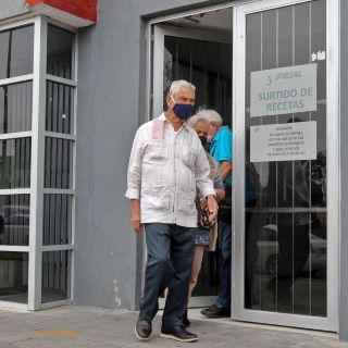Jubilados del Ipejal batallan por el desabasto de medicamentos