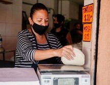 Consumidores piden menos tortilla de lo que acostumbraban ante el encarecimiento. EL INFORMADOR/G. Gallo