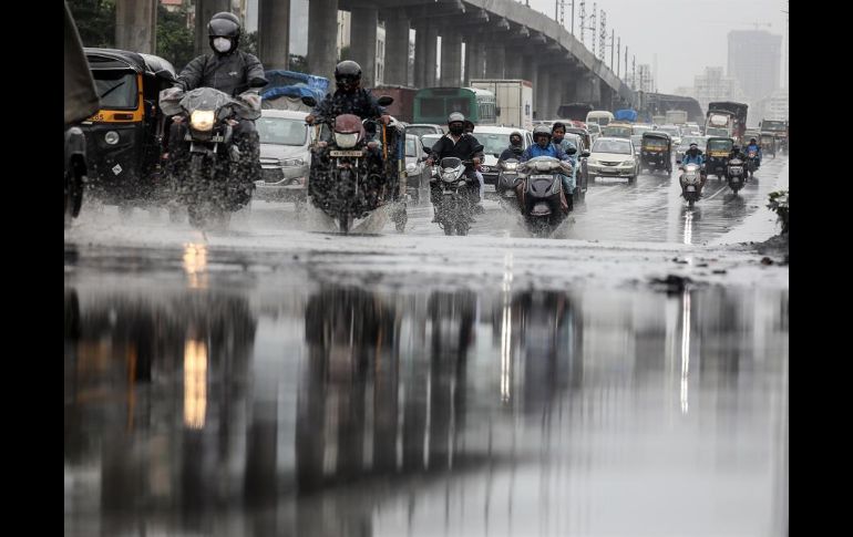 Los deslaves e inundaciones son frecuentes en India durante la temporada del monzón de junio a septiembre. EFE/D. Solanki