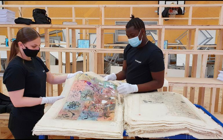 Corazones, calaveras y arco iris son los garabatos más populares, aunque tampoco faltan numerosas referencias a iconos pop conocidos mundialmente. EFE/P. Tomás