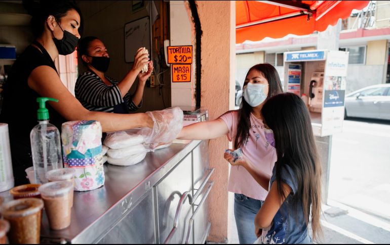Durante un recorrido, este medio de comunicación observó que en Santa Teresita hay negocios en los que un kilogramo de tortilla cuesta 20 pesos. EL INFORMADOR/G. Gallo
