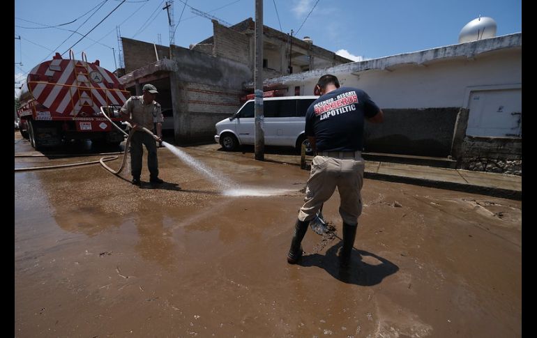 En el lugar trabaja personal de la Secretaría de Seguridad, de Protección Civil Jalisco y de las comandancias regionales de Protección Civil de Ciudad Guzmán y El Grullo. ESPECIAL/Gobierno de Jalisco